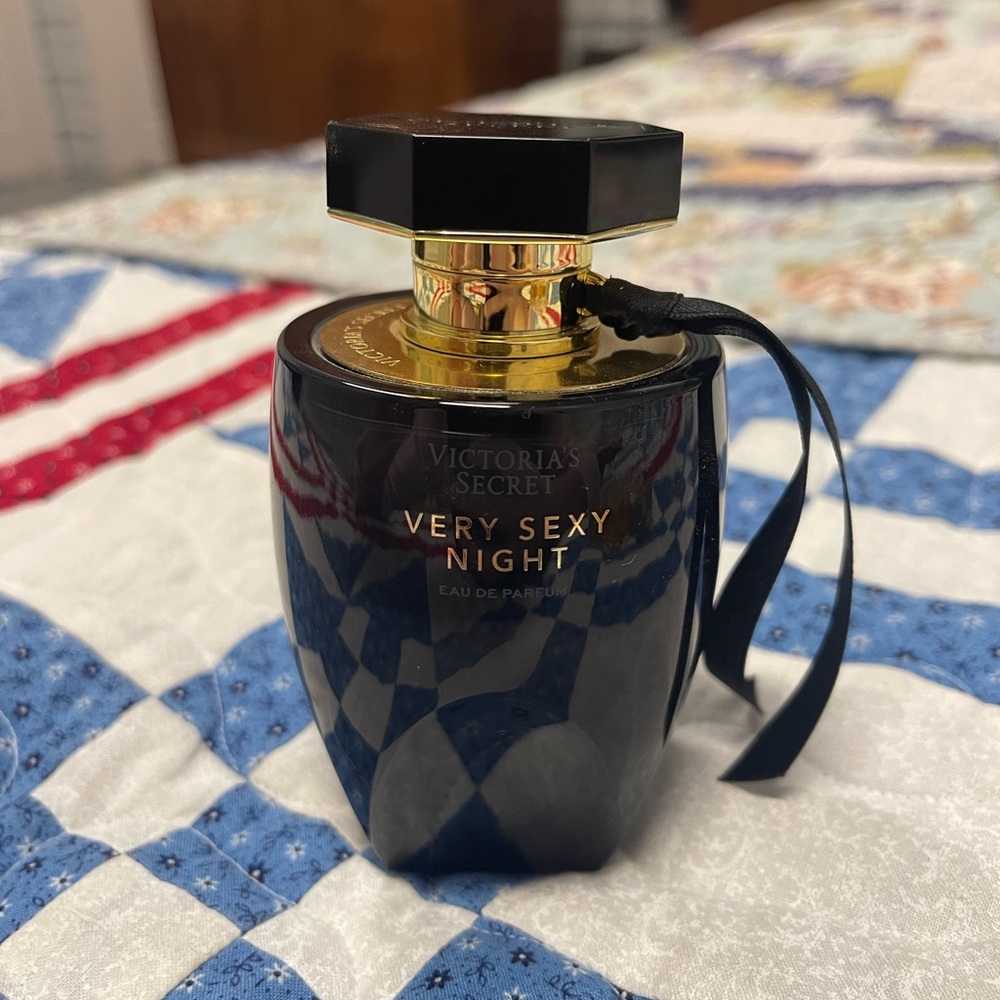 Victoria’s Secret Very Sexy Night perfume